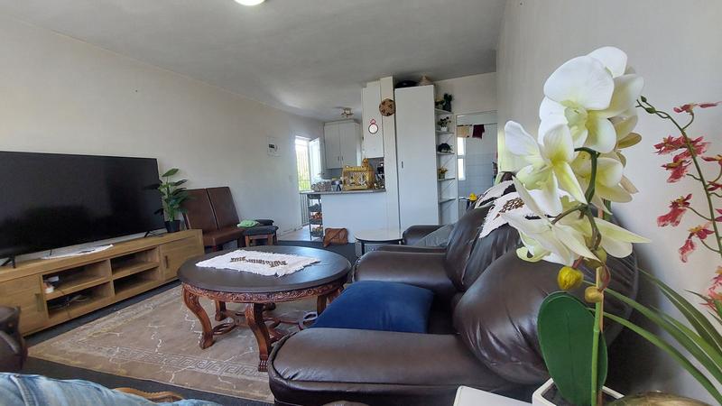 2 Bedroom Property for Sale in Oakglen Western Cape